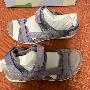 Earth Origins, light purple, suede women’s size 6.5 sandal lightly worn
